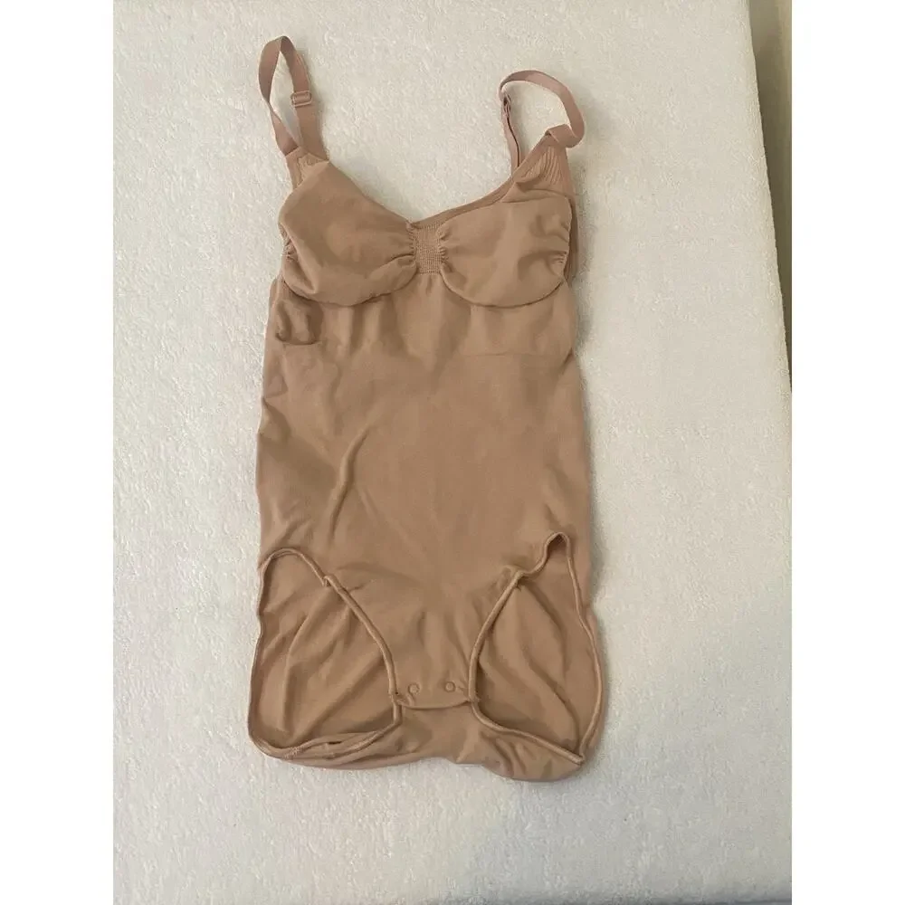 SKIMS Seamless Sculpt Brief Bodysuit Size S/M Clay Shapewear Feminine‎ - Picture 2 of 6